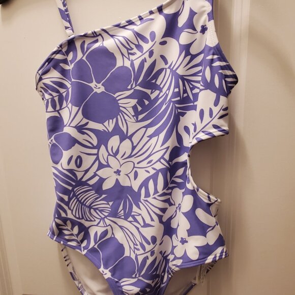 A&F Kids Girls one peace Swimsuit (11/12) and Off the Shouldertop (9/10) - Picture 2 of 3